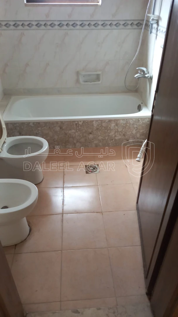 شقة في Al Mugablain  - 55,000 دأ - صورة 1